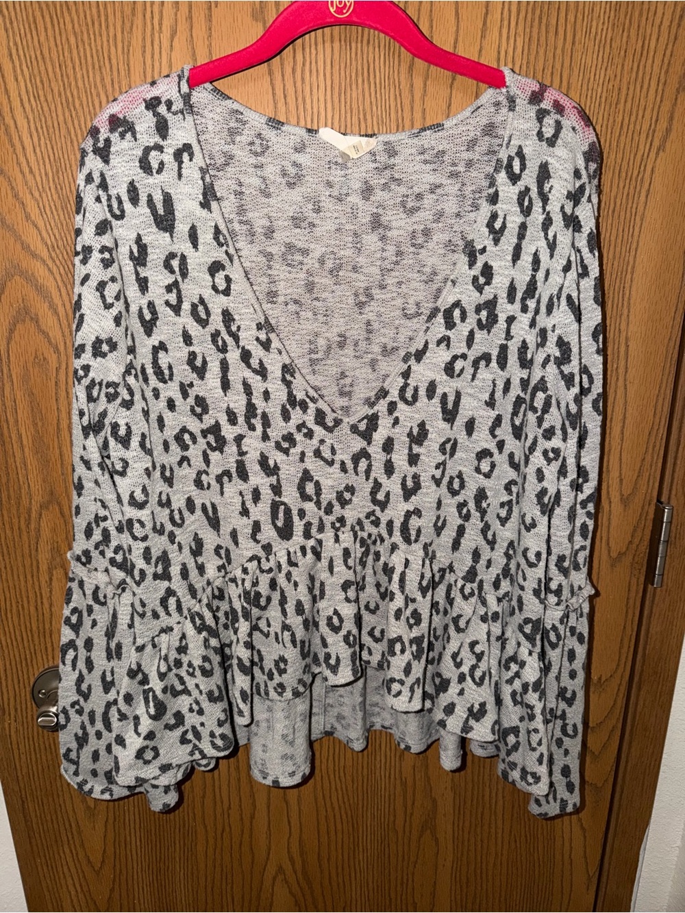 Altar’d State Womens Gray Leopard Print V-Neck Ruffled Sweater